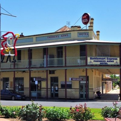 Farmers Arms Hotel